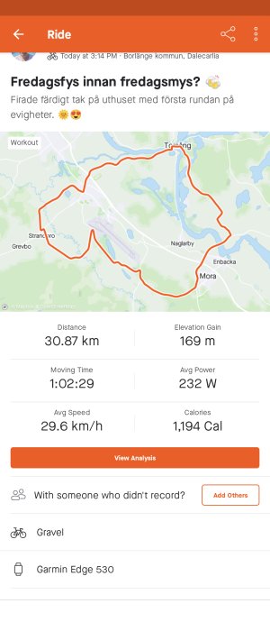 Skärmdump av en cykelaktivitet på en träningsapp som visar en karta och statistik över distans, tid och hastighet.