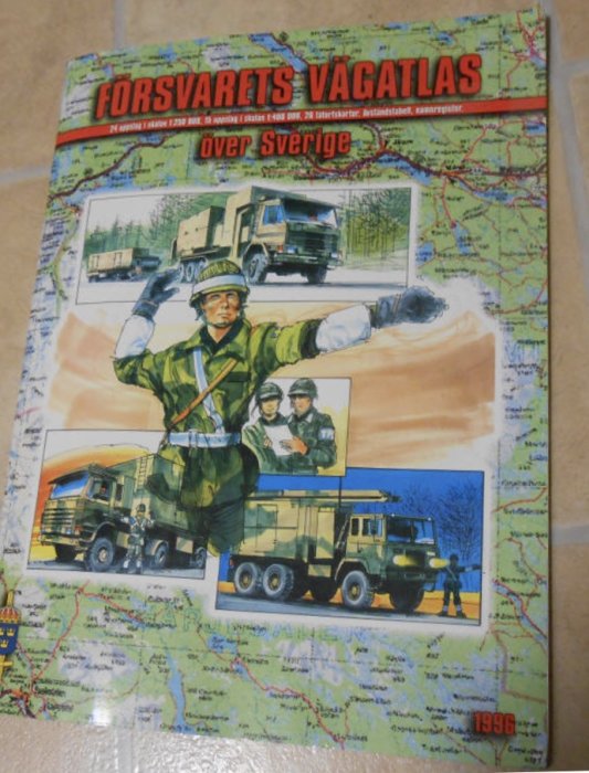 Omslaget till "Försvarsmaktens vägatlas över Sverige" publicerad 1996 med illustrationer av militärfordon och personal.