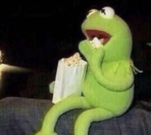 Kermit grodan sitter i en soffa och äter popcorn, vilket antyder spänning inför kommande händelser.