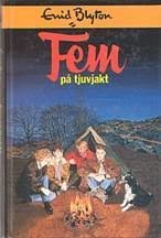 Bokomslag till 'Fem på tjuvjakt' av Enid Blyton med illustration av grupp barn vid lägereld.