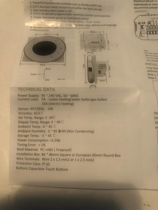 Bild på ett tekniskt datablad för en termostat med specifikationer, installationsguide och dimensionsskisser.