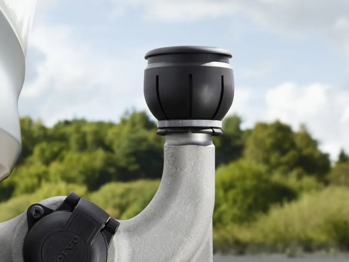 Skyddskåpa på en infälld halvautomatisk dragkrok till en Volvo.