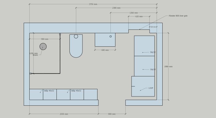 Ritning av badrumsrenovering med mått, duschhörna, badkar, handfat och förvaring.