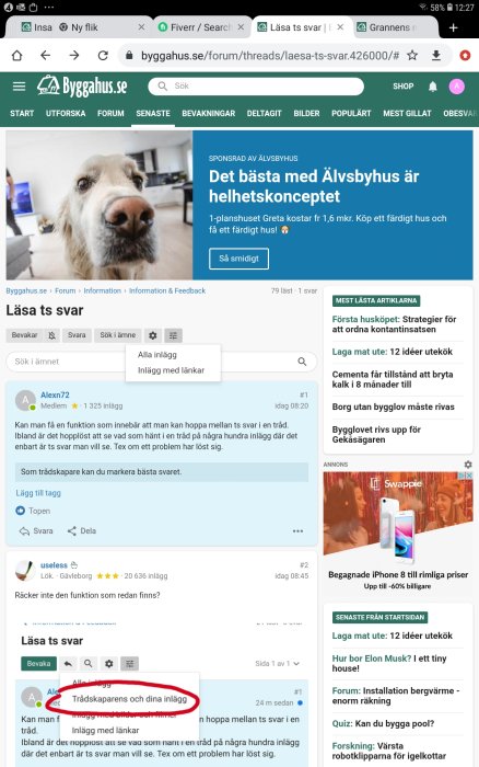 En hund tittar närgående in i kameran inne i ett rum.