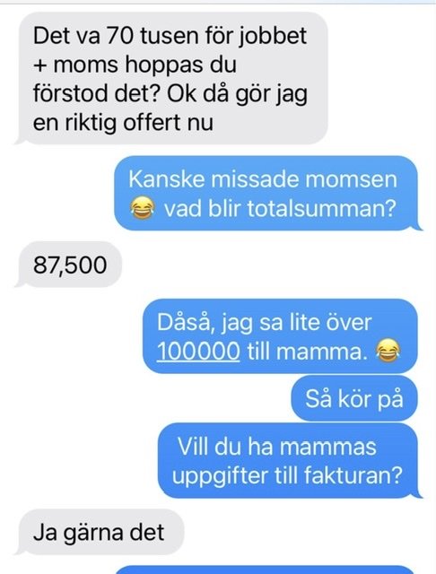 Skärmdump av textkonversation om jobbkostnad, moms och totalbelopp för en tjänst.