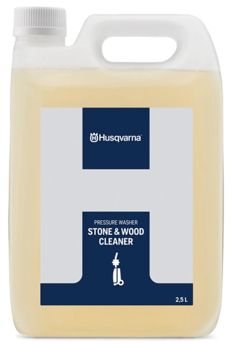 Flaska med Husqvarna trycktvättmedel för sten- och trärengöring, 2,5 liter.
