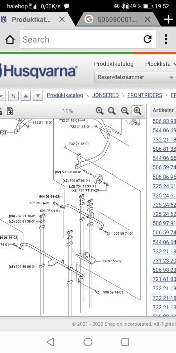 Schematisk illustration av reservdelar till Husqvarna-maskiner med delnummer för axel och hjul.