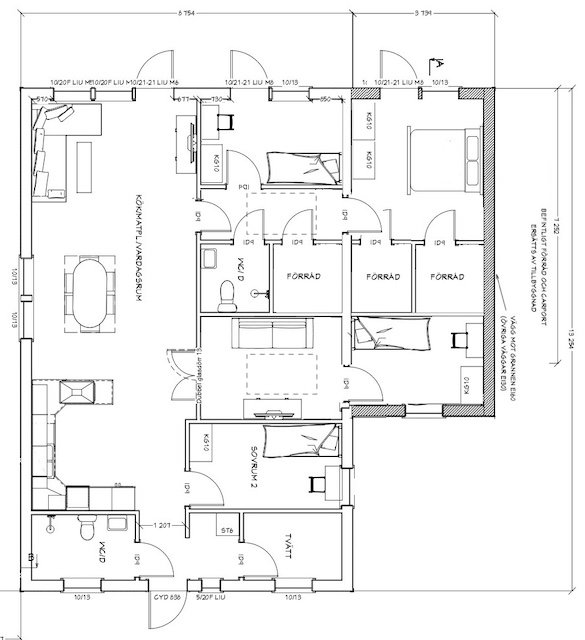 Ritning av ett hus med förslag på utbyggnad inkluderande låglutande tak och planlösning med sovrum, förråd och integrerade takfönster.