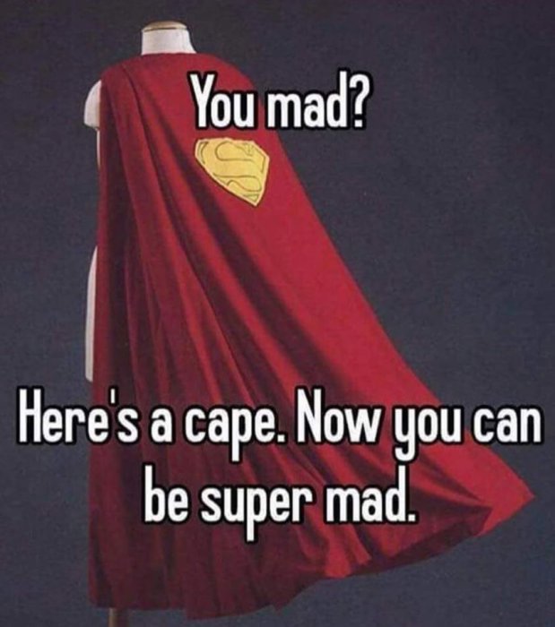 Superhjältekap med Superman-emblem och text som säger "You mad? Here's a cape. Now you can be super mad.