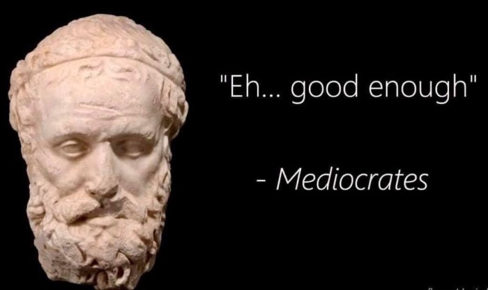 Byst av antik grekisk filosof med citatet "Eh... good enough" - Mediocrates.