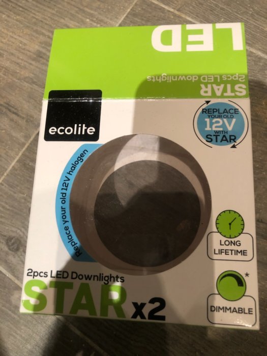 Förpackning av LED-downlights med texten "ecolite", "STAR x2", "DIMMABLE" och "LONG LIFETIME".