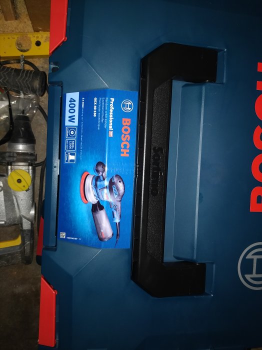 Bosch professionell slipmaskin i förpackning, UPS-leverans.