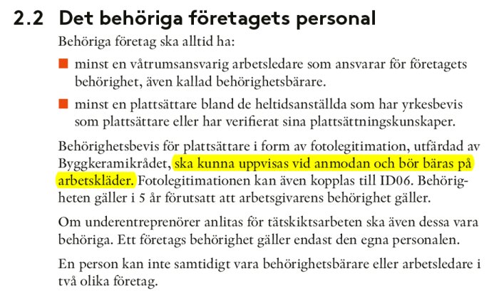 Skärmdump av text från BBV 21 om regler för behörighet inom bygg med markeringar kring legitimation och arbetskläder.