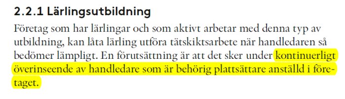 Textutdrag från BBV 21 om lärlingsutbildning inom bygg, betonar kontinuerligt överinseende av behörig plattsättare.