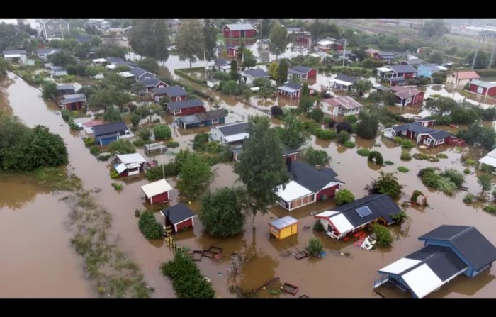 Översvämmade hus och gårdar i Gävle efter extremt regnoväder.