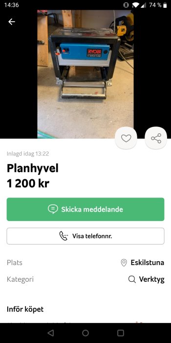 Blå Ryobi bordsplanhyvel i ett garage miljö, visas för försäljning.