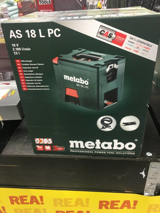 Förpackning av Metabo AS 18 L PC grovdammsugare på rea hos butik.