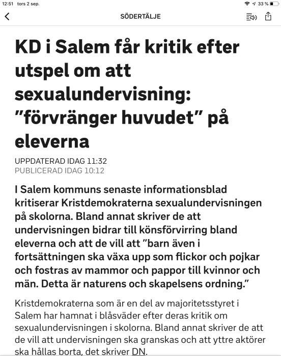 Skärmdump av en nyhetsartikel om kritik mot sexualundervisning i Salem från en mobil enhet.