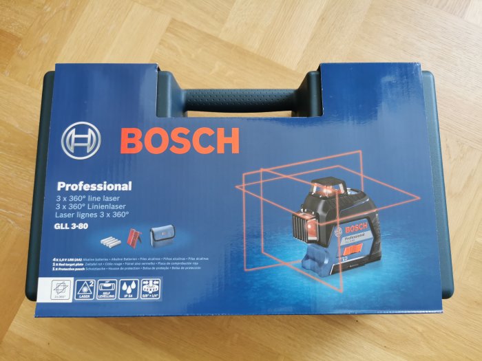 Bosch Professional 3 x 360° linjelaser i förpackning på trägolv köpt på rea.