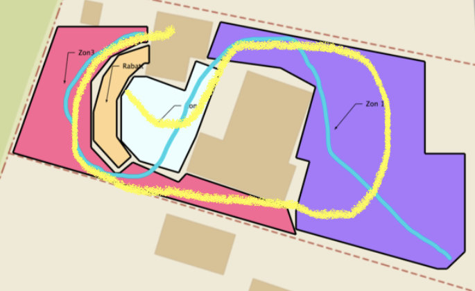 Illustration av en byggplan med färgkodade zoner och markerade linjer som föreslår alternativa vägar.