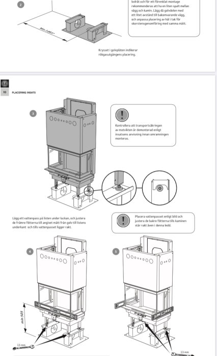 Instruktionsbilder för placering och justering av en insats på ett fotstöd, inklusive användning av vattenpass och justerbara fötter.