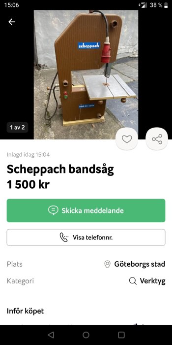 Stående Scheppach bandsåg med arbetsbord utomhus.