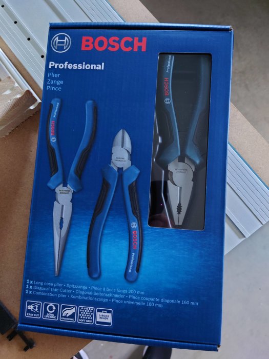 Bosch Professional tångset i förpackning inkluderande långnäst tång, diagonalskärare och kombinationstång.