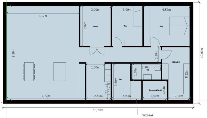 Arkitektritning av husplan med angivna mått för varje rum.