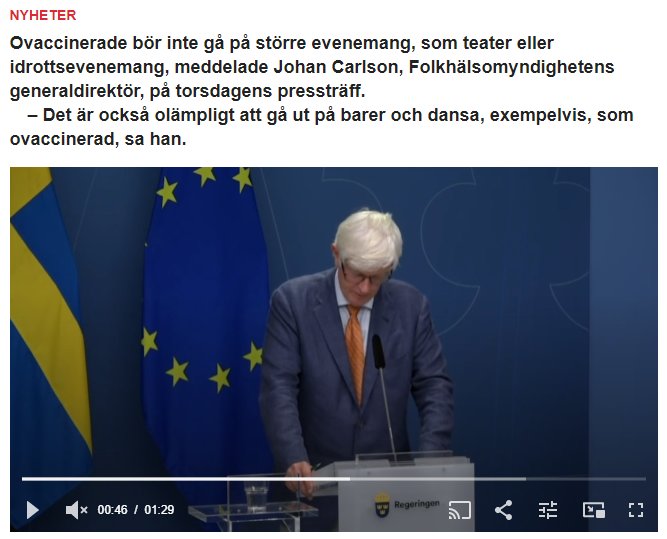 Man talar vid podium med EU- och Sverigeflaggor i bakgrunden under presskonferens.