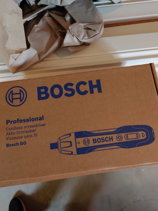 Bosch Professional kartong med bild av en sladdlös skruvdragare, Bosch Go.