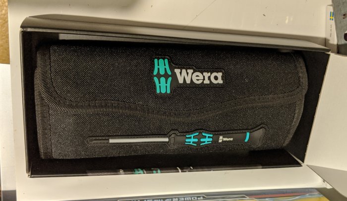 Wera micro skruvmejselsätt i förpackning med synlig logotyp och en skruvmejsel.