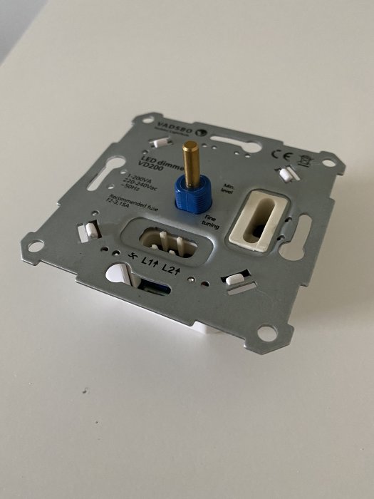 Installera dimmer i gammal metalldosa från 60tal Byggahus.se