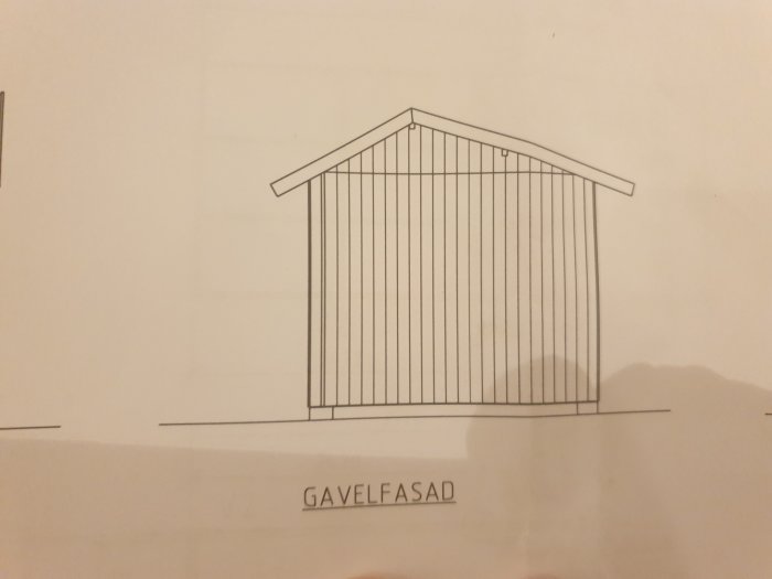 Ritning av en simpel gavelfasad för en Pikabod, med vertikala paneler och ett avslutande sadeltak.