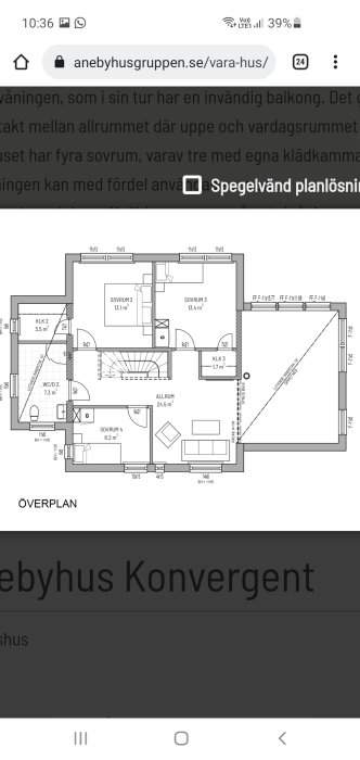 Ritning av övervåningen i ett modernt hus, Konvergent, med ryggåstak och öppen planlösning.