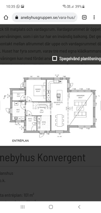 Skärmdump av Anebyhus Konvergent entréplans ritning med vardagsrum, kök och sovrum.