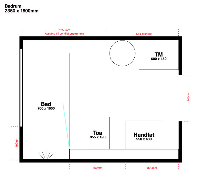 Ritning av badrumsplan med måttangivelser för badkar, toalett, och handfat, avsett för en renovering.