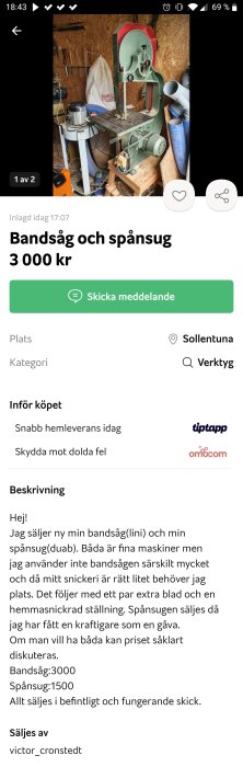 En bandsåg och spånsug i en verkstadslokalsmiljö med träverktyg och byggmaterial synliga i bakgrunden.