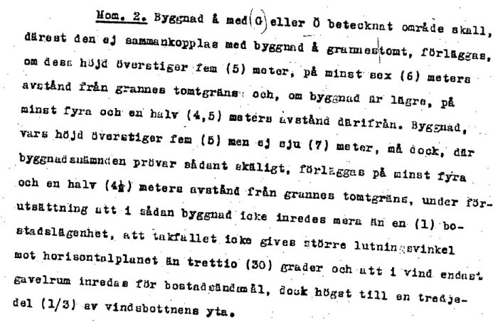 En gammal skrivmaskinsutskriven text som diskuterar byggnadsregler för avstånd mellan tomter och bygghöjder.