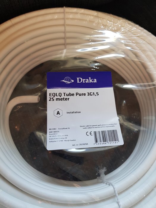 En rulle med Draka EQOLQ Tube Pure 3G1,5 el-kabel på 25 meter för installation.