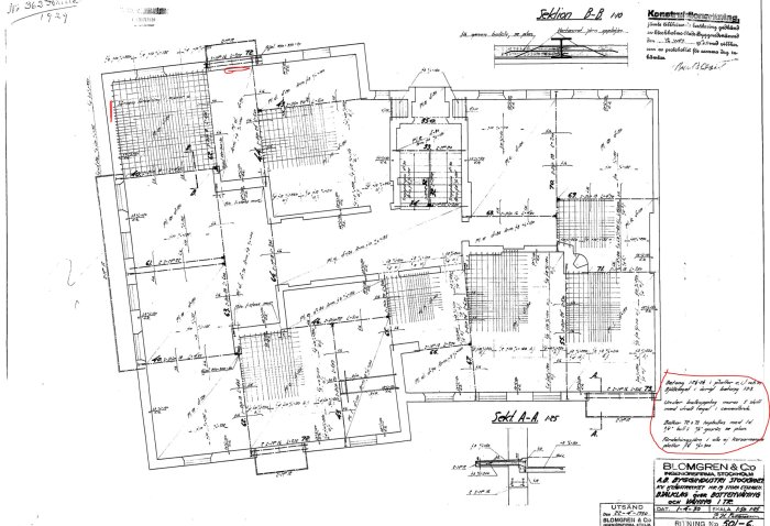 Gammal arkitektritning från 1930 med markerade borrplatser i rött, för en byggnad med betonggrund och tegelstruktur.