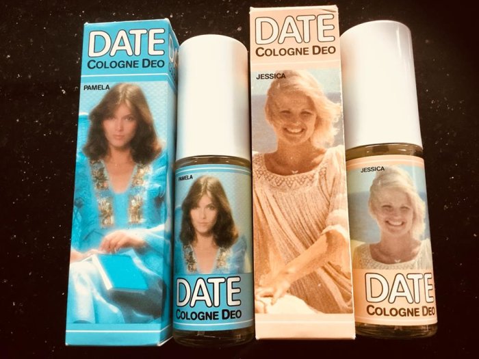 Två förpackningar av Date cologne deodorant, varumärkena Pamela och Jessica.