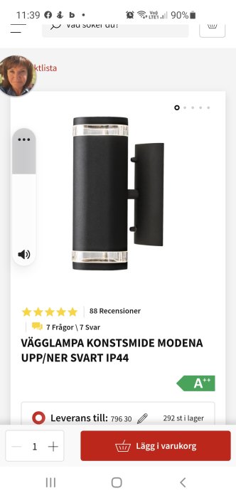 Svart cylindrisk vägglampa som lyser uppåt och nedåt, Konstsmide Modena, för exteriör användning.