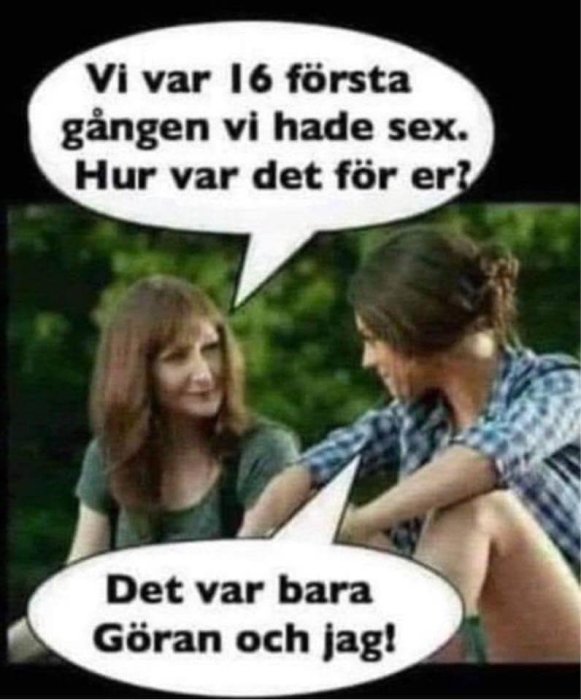 Två kvinnor som pratar med textballonger innehållande dialog om första gången de hade sex.