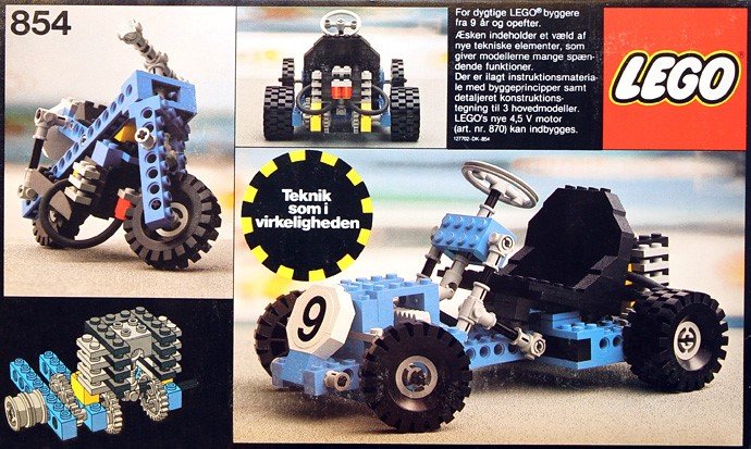 Vintage LEGO Technic modeller: en motorcykel och en bil med nummer 9, från 1978 katalogen.