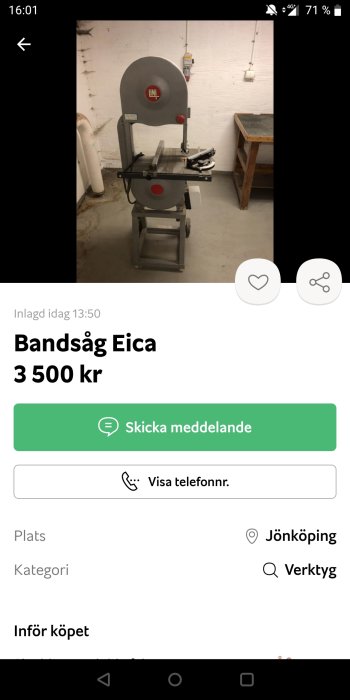 Bandsåg Eica till salu för 3500 kr i ett källarutrymme, bredvid ett arbetsbord.