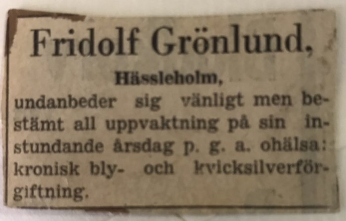 Gammal tidningsurklipp med text där Fridolf Grönlund från Hässleholm avböjer uppvaktning på födelsedag på grund av ohälsa.