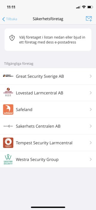 Skärmdump av en mobiltelefon som visar en lista över säkerhetsföretag med logotyper och namn.