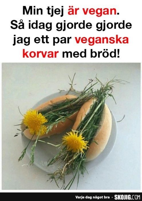 Hotdogbröd med maskrosor och gröna växter som skämtsamt framställs som veganska korvar.