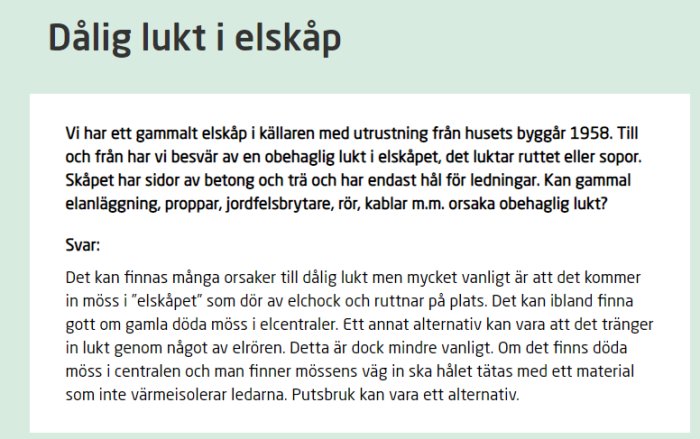 Skärmdump av forumtråd om dålig lukt i gamla elskåp med texter om möjliga orsaker och lösningar.