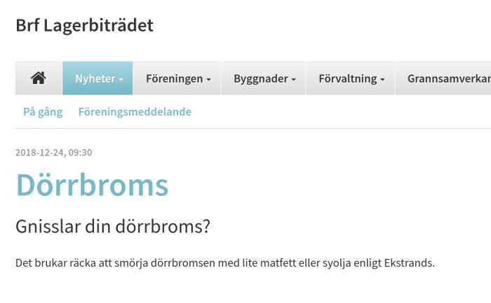 Skärmdump från Brf Lagerbiträdets webbsida med rubriken "Dörrbroms" och text om att smörja dörrbromsen.